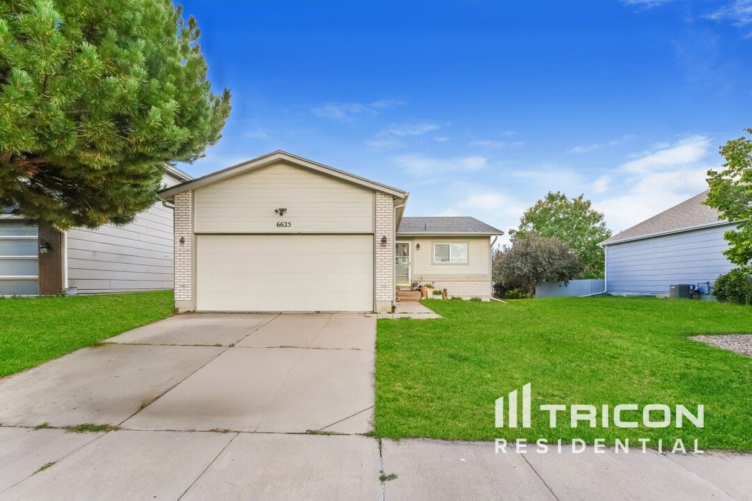 6625 Bear Tooth Dr in Colorado Springs, CO - Building Photo