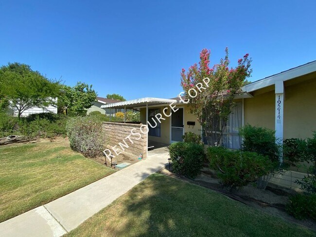 19214 Avenue Of The Oaks in Santa Clarita, CA - Building Photo - Building Photo