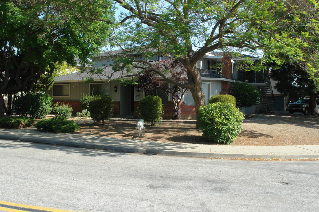 669 Begonia Way in Sunnyvale, CA - Building Photo