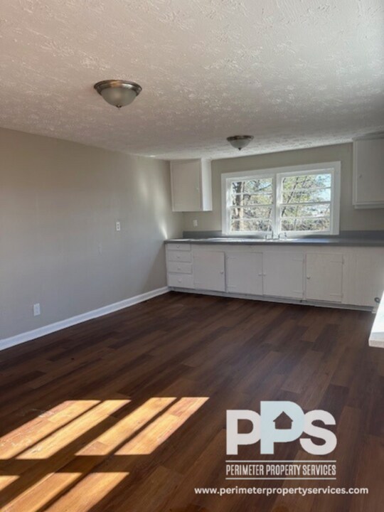 4874 Hale Rd in Forest Park, GA - Building Photo