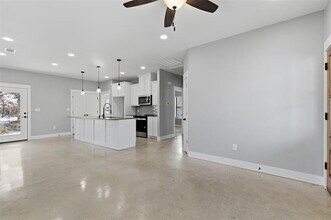 1004 W Hanna St in Denison, TX - Building Photo - Building Photo