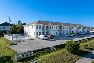 3514 Santa Barbara Blvd in Cape Coral, FL - Building Photo - Building Photo