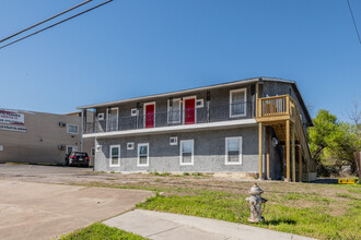 Pinn Apartments in San Antonio, TX - Building Photo - Building Photo