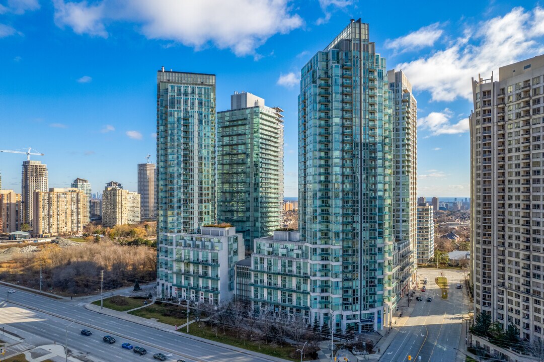 Onyx Condos in Mississauga, ON - Building Photo