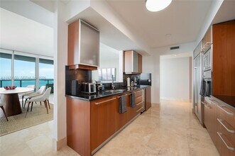 1331 Brickell Bay Dr, Unit 1801 in Miami, FL - Building Photo - Building Photo