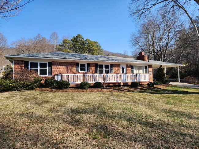 415 Avena Rd in Black Mountain, NC - Building Photo - Building Photo