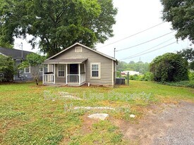 917 N Oakland St in Gastonia, NC - Building Photo