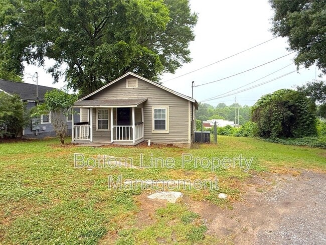 property at 917 N Oakland St