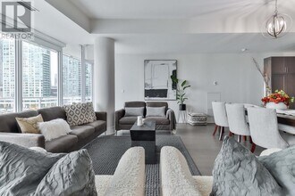 29 Queens Quay E in Toronto, ON - Building Photo - Building Photo