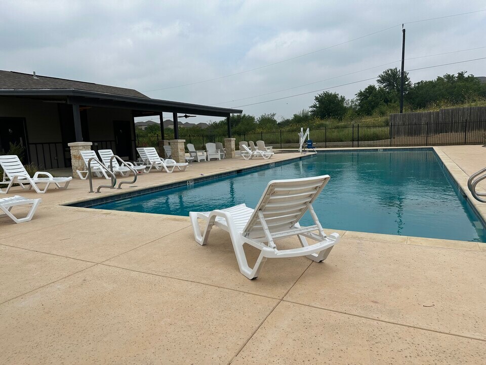 3547 Proud Clarion in San Antonio, TX - Building Photo