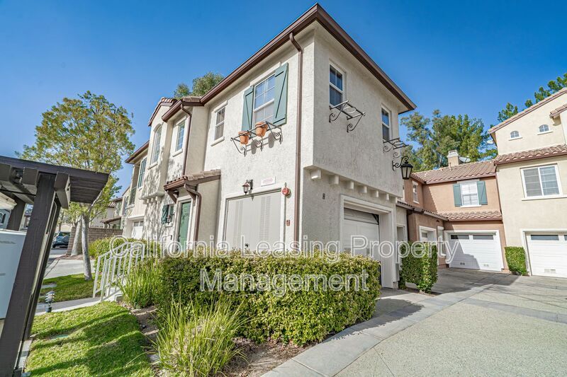 23463 Abbey Glen Pl in Santa Clarita, CA - Building Photo