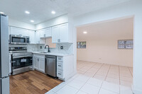 6661 Meade St in Hollywood, FL - Building Photo - Building Photo