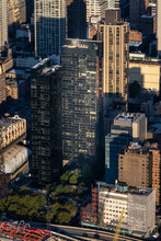 One Sutton Place North in New York, NY - Building Photo - Primary Photo