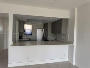 1333 E Hallandale Beach Blvd, Unit 444 in Hallandale Beach, FL - Building Photo - Building Photo