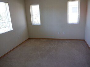 2010 Garry Oaks Ave in Dupont, WA - Building Photo - Building Photo