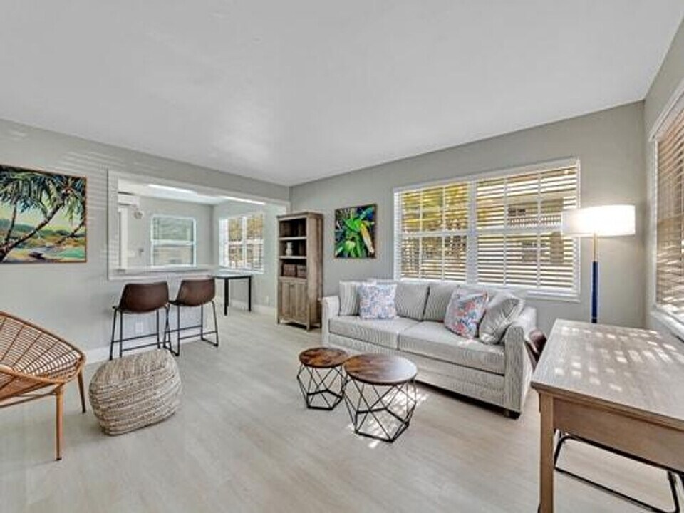 320 Walnut St in Hollywood, FL - Building Photo