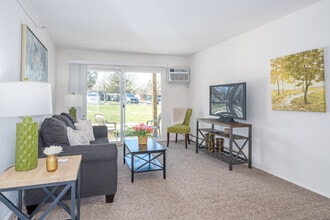 Scenic Tree Rentals in Palos Hills, IL - Building Photo - Interior Photo