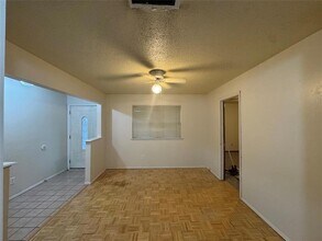 8224 NW 28th Terrace in Bethany, OK - Foto de edificio - Building Photo