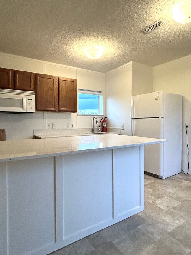 19571 Boones Ferry Rd NE in Hubbard, OR - Building Photo - Building Photo