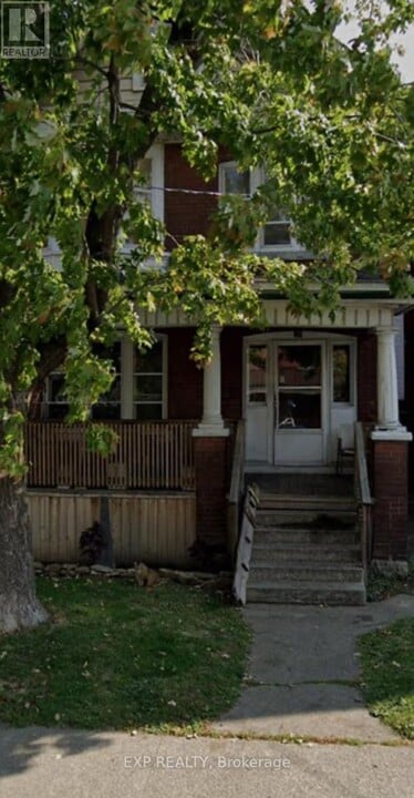14 Barnesdale Ave N in Hamilton, ON - Building Photo