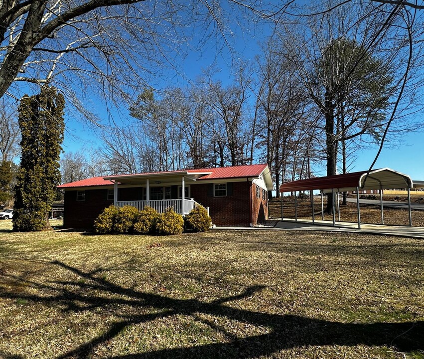 174 Cedric Dr in Bean Station, TN - Building Photo