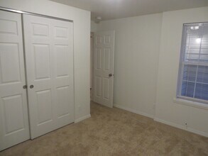 165-167 SE Silverado Ct in Roseburg, OR - Building Photo - Building Photo