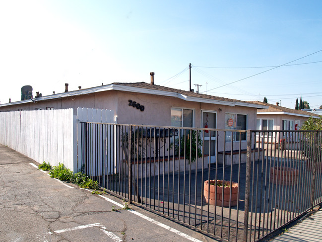 2600-2604 W Orangethorpe Ave in Fullerton, CA - Building Photo - Building Photo