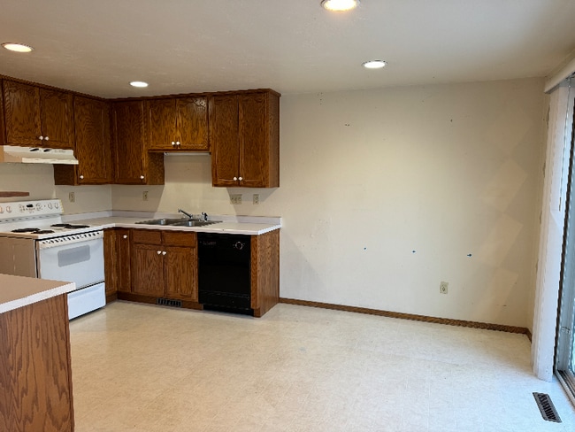 706 Parkview Rd, Unit 706 in Green Bay, WI - Foto de edificio - Building Photo