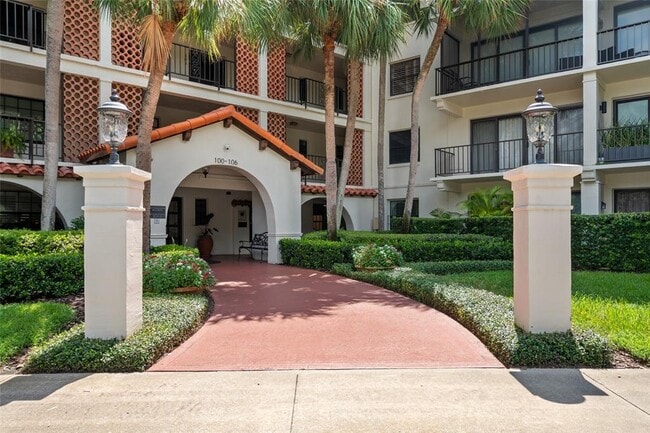 property at 104 S Interlachen Ave