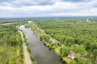 9470 Horseshoe Island Rd in Clay, NY - Building Photo - Building Photo