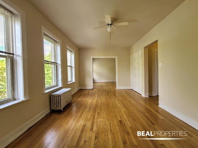 property at 4235 N Paulina St