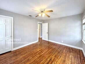 208 Florence Dr in Austin, TX - Foto de edificio - Building Photo