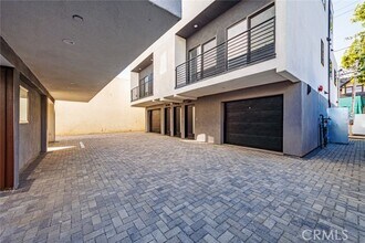 1859 1/2 S Crenshaw Blvd in Los Angeles, CA - Building Photo - Building Photo