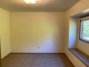 2377 Edgehill Ct S in Salem, OR - Building Photo - Building Photo