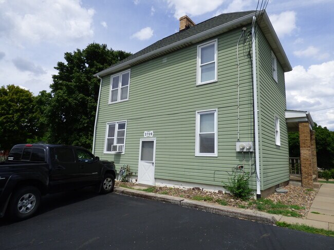 2709 Middletown Rd, Unit 2 in Pittsburgh, PA - Building Photo - Building Photo