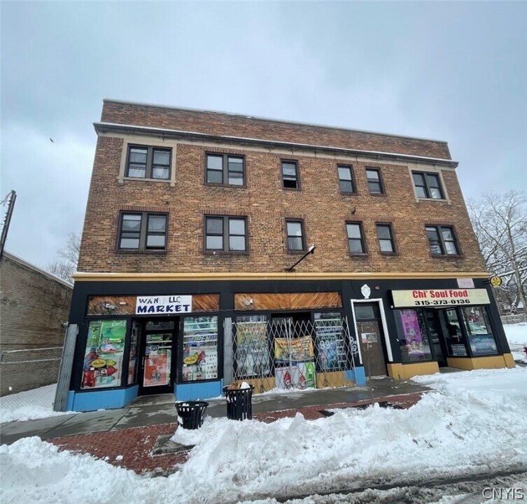 2859 S Salina St in Syracuse, NY - Building Photo