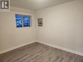 120B 120b Ave in Pitt Meadows, BC - Building Photo