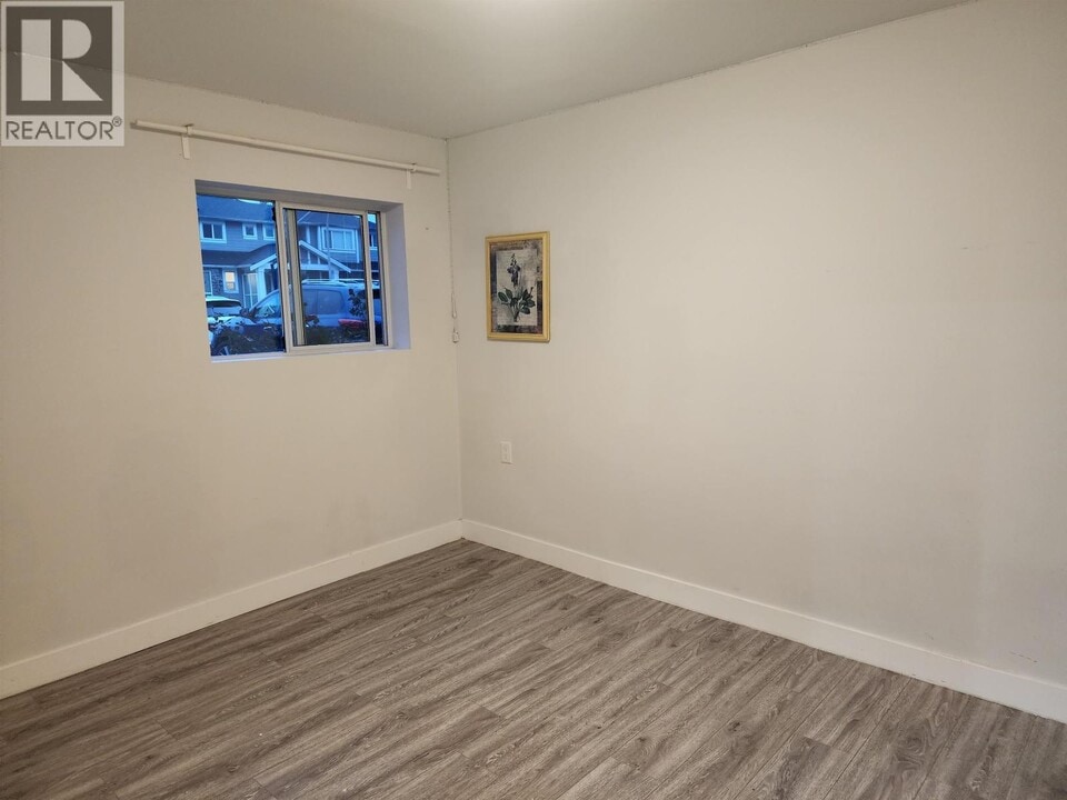 120B 120b Ave in Pitt Meadows, BC - Building Photo