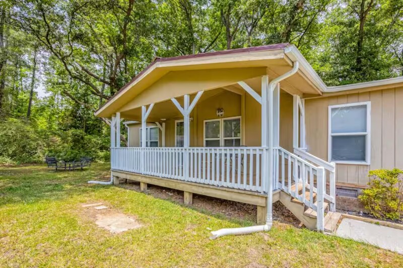 232 Suburban St SW in Shallotte, NC - Foto de edificio