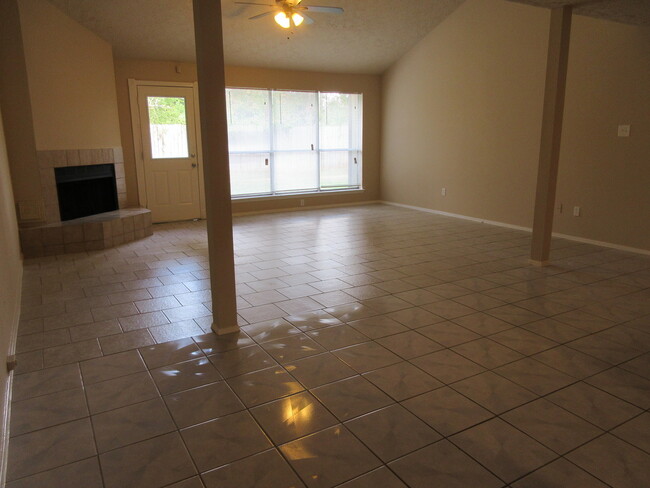 2427 Autumn Springs Ln in Spring, TX - Foto de edificio - Building Photo