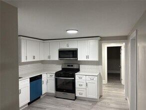 610 Killingly St in Johnston, RI - Building Photo - Building Photo