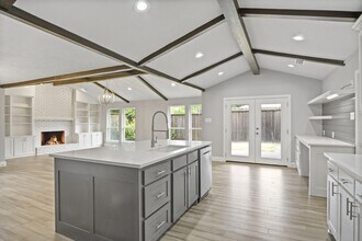 6022 Gentle Knoll Ln in Dallas, TX - Foto de edificio - Building Photo