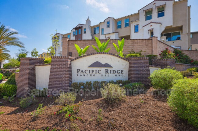 1111 Via Lucero in Oceanside, CA - Foto de edificio - Building Photo