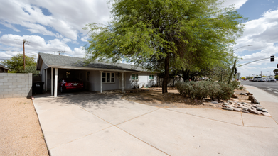 2901 N Miller Rd in Scottsdale, AZ - Foto de edificio - Building Photo