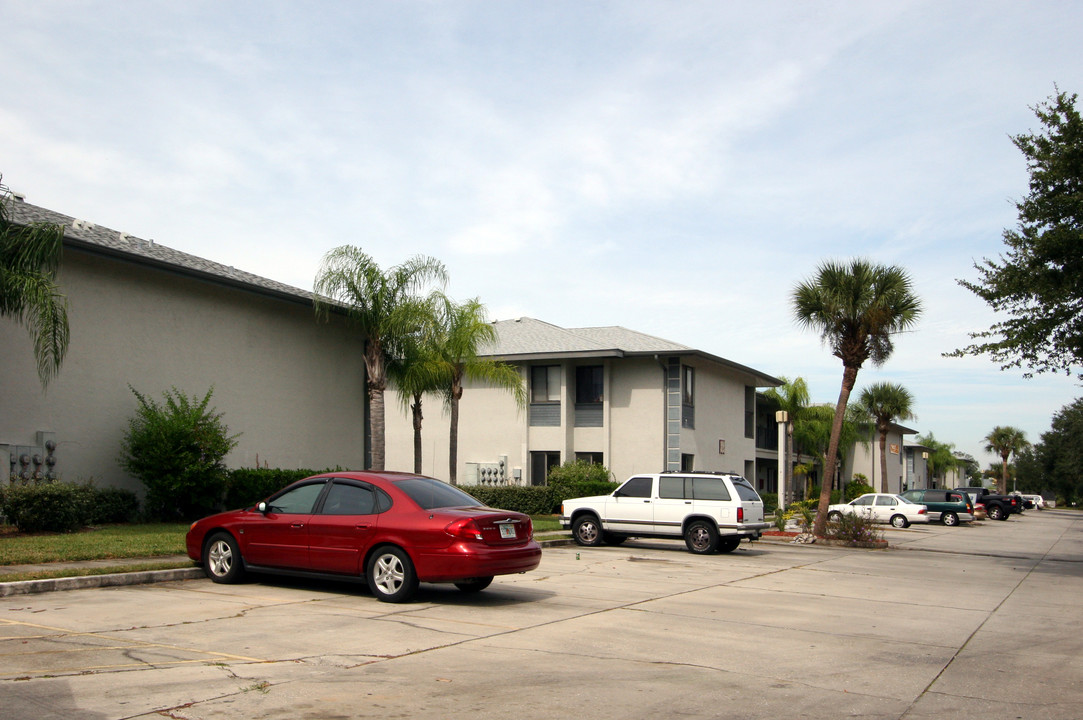 Whitfield Village Apartments in Sarasota, FL - Building Photo