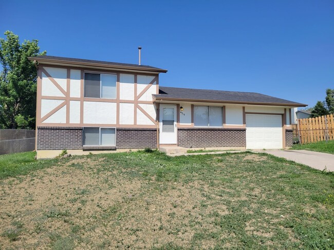 property at 4313 Hampton Cir