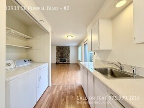 13938 SE Powell Blvd in Portland, OR - Building Photo - Building Photo