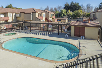 Parkside Place Condominiums in Fremont, CA - Building Photo - Building Photo