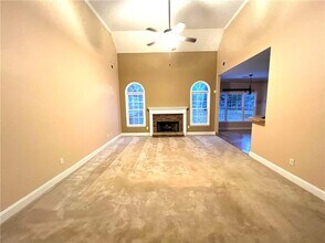 6745 Fairfield Trce in Suwanee, GA - Foto de edificio - Building Photo