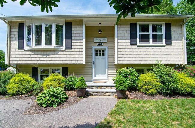 66 Tupelo Trail in Narragansett, RI - Building Photo - Building Photo